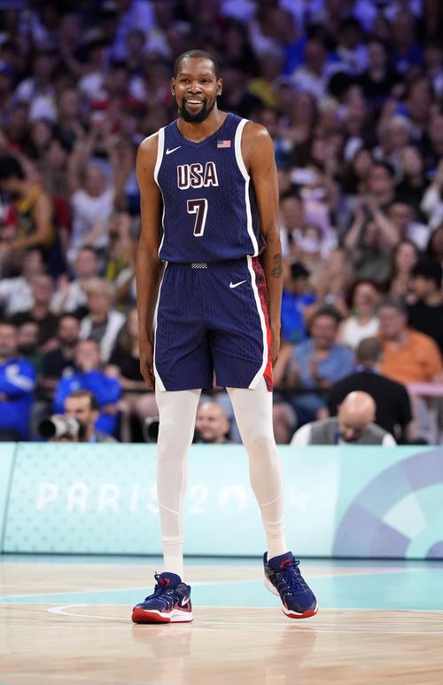 76人两将回归！保罗·乔治首发战篮网，博纳迎来复出（76人喜迎双将回归：保罗·乔治首发迎战篮网，博纳复出）