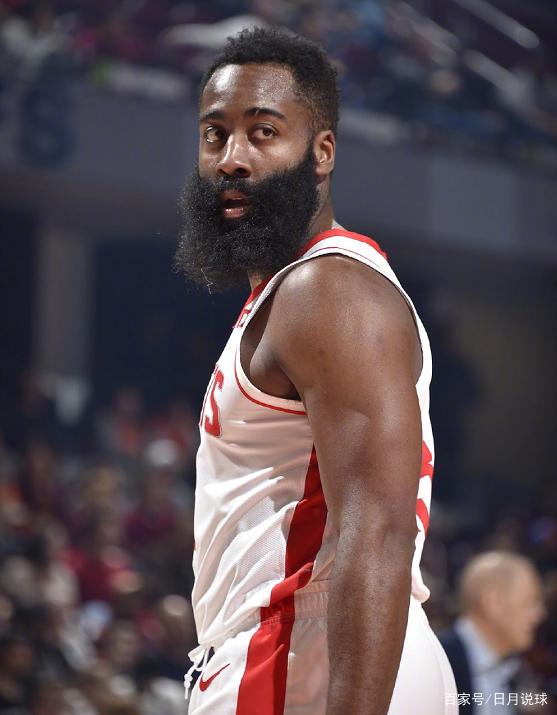 持续稳定！阿森纳大将萨利巴在北伦敦德比中表现出色（稳定如一！阿森纳中卫萨利巴北伦敦德比表现抢眼）