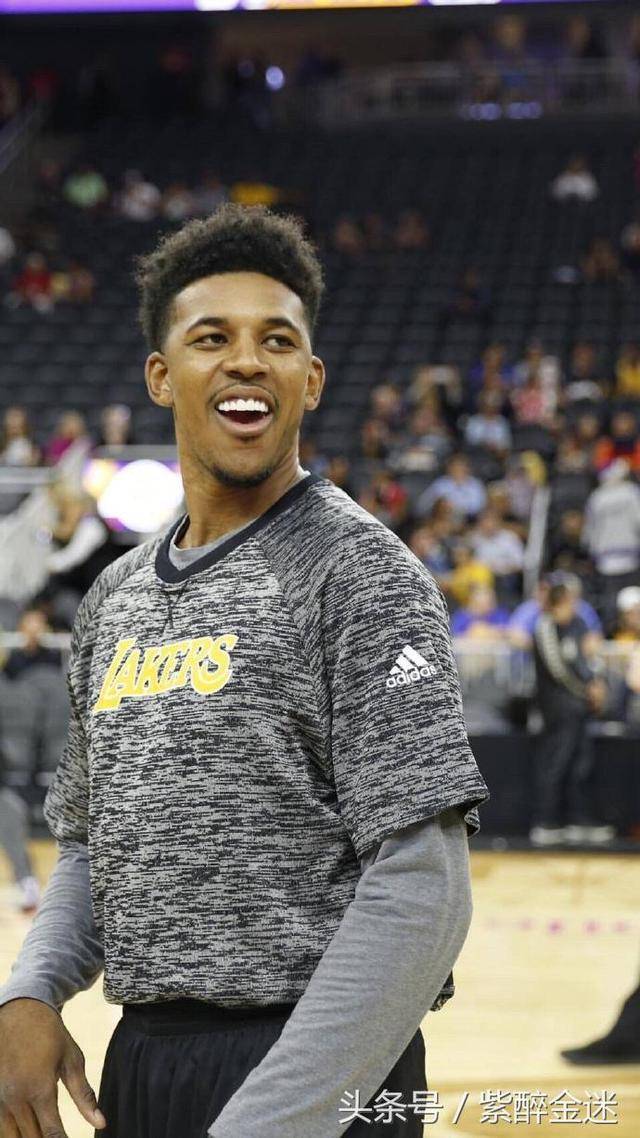 意媒：罗马瞄准齐尔克泽和弗伦德鲁普，计划冬窗补强锋线中场（意媒：罗马相中齐尔克泽与弗伦德鲁普，冬窗拟补强锋线与中场）