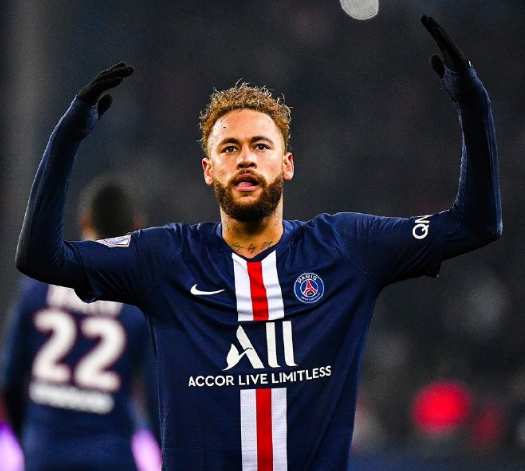 TA：齐尔克泽正处于职业生涯十字路口，未来三月对他至关重要（TA：齐尔克泽站在生涯转折点，接下来三个月或将决定他的前途）