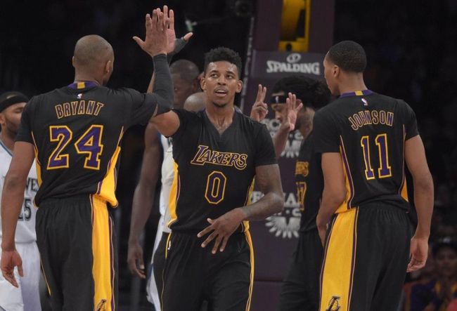 足坛悲喜夜！国米遇争议点球绝杀 拜仁巴萨皆逆转 切尔西又翻车（足坛冰火夜！国米遭争议点球压哨绝杀，拜仁巴萨双双逆转，切尔西再度翻车）