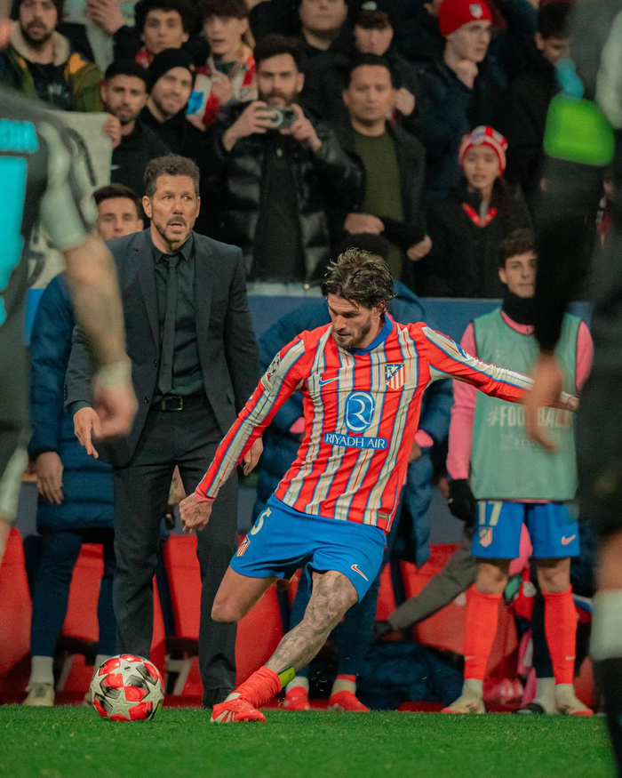 曼城瓜帅战术调整成功击败托特纳姆（瓜帅变阵奏效，曼城力克托特纳姆）