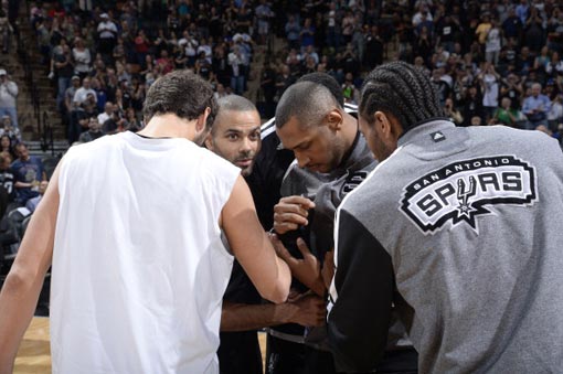 杨瀚森首次首发出战19分钟生涯新高，得到4分5篮板2助攻（杨瀚森迎来生涯首次首发，出场19分钟创新高，贡献4分5篮板2助攻）